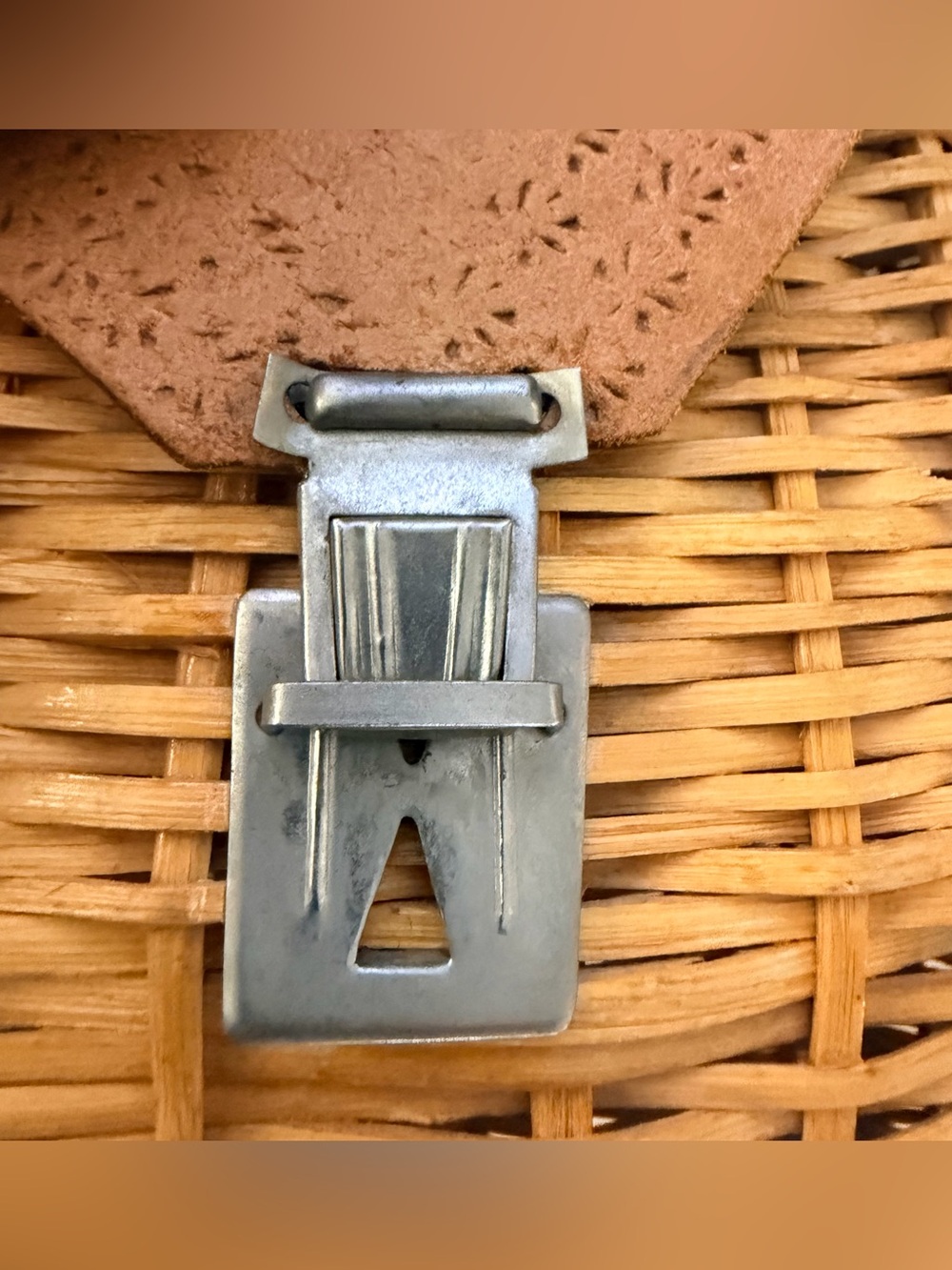 VINTAGE: Handmade Wicker Creel Handbag. - Picture 11 of 15